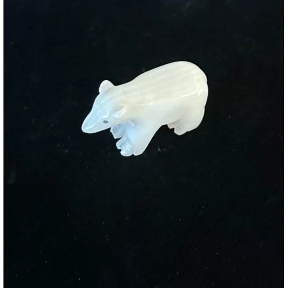 Vintage Native Zuni Tribal Carved Stone White Bear Signed Fetish Sculpture 1.75" - Picture 5 of 8